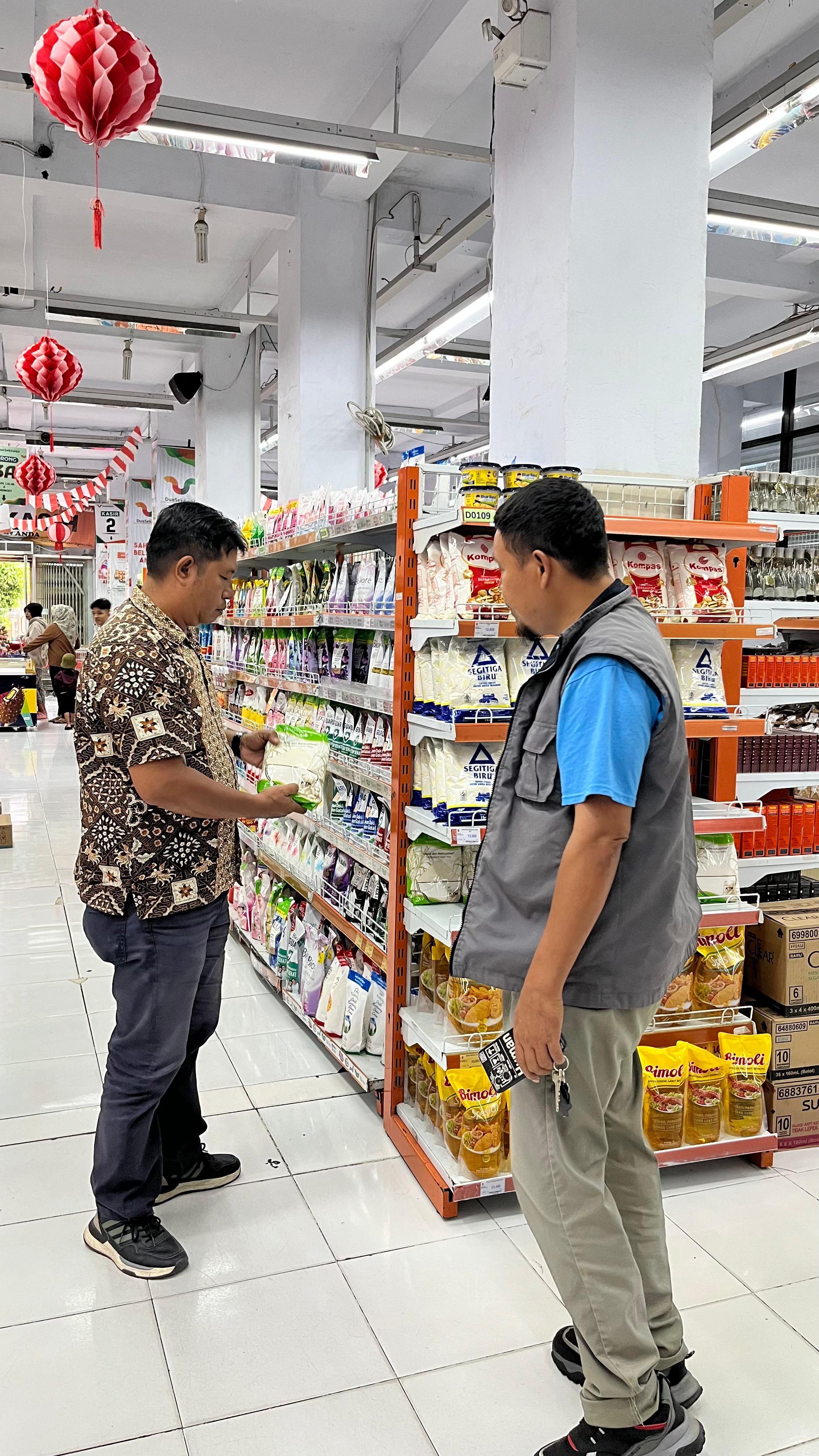 KEGIATAN PENGAWASAN BDKT GULA PASIR DI PASAR, TOKO DAN MAL